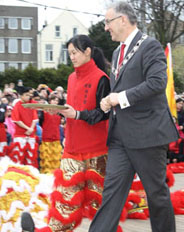 Rotterdam mayor Aboutaleb: On the way to the awakening of the lion, with paint and brush ...